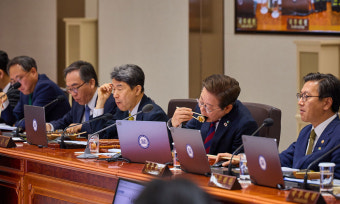 이재명 대통령, 첫 국무회의… “행정 편의주의 벗어나라”