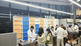 “호기심에 왔어요”…‘마트형 약국’ 흥행에 동네 약국 초긴장 [오상도의 경기유랑]