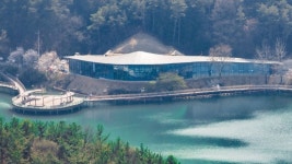 ‘책·음악·호수’ 어우러진 전주 도심 속 아중도서관 ‘눈길’