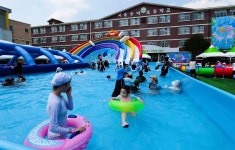 폭염 속 물놀이장 운영하는 서울 구청들… 송파구·성북구 등 물놀이 시설 인기 [한강로 사진관]