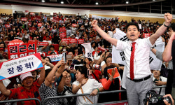 전한길이 쏘아올린 ‘난장 전대’… 혁신 경쟁 대신 ‘全全긍긍’