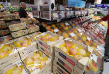 “비싸서 못 먹어요”…지난해보다 가격 70% 넘게 뛴 ‘이 과일’, 무슨 일?