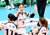 “욕심을 낼수록 제게 가혹해지더라고요”...한층 성숙해진 IBK 10년차 세터 김하경 “선발이건 교체건 제게 맡겨진 역할에 최선” [남정훈의... 