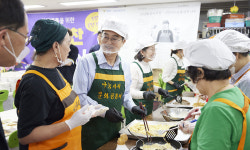 엘골인바이오시흥시지사 | 동태전 부치고, 병원 문 열고…시흥 찾은 김동연의 ‘달달버스’ [오상도의 경기유랑]
