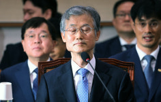 눈 감은 조희대… 90분 만에 떠나