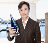 ‘어쩔수가없다’ 美 고섬어워즈 후보에