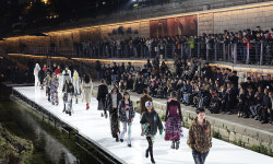 청계천 야간조명 점등… 기념 패션쇼