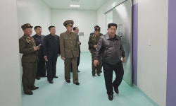 트럼프 방한 내내 김정은 ‘침묵’, 떠나는 날에야 첫 행보…조현 “북미회동 기회 있을 것”