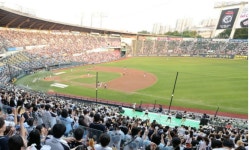 프로야구 ‘최다 관중’ 동원…편의점, 프랜차이즈 활짝 웃었다