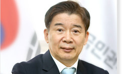 李대통령, 유철환 권익위원장 면직안 재가