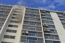 군산 아파트 11층서 화재, 50대 남성 중상