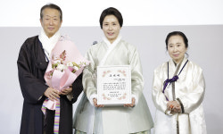 해외 순방 때마다 ‘한복 사랑’…김혜경 여사, 한복 명예 홍보대사로 추대