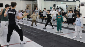 [포토] 강동구, 겨울방학 맞아 ‘2026년 펜싱 체험교실’