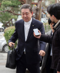 김병기 3차 소환 5시간 만에 중단… ‘공천헌금’ 강선우·김경 구속 송치