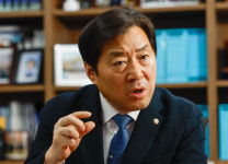 與 황명선, ‘국방전력정책 기본법’ 제정안 대표발의