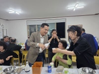 김진태, 마을회관서 막걸리 나누고 숙박…민심 파고들었다 [6·3의 선택]
