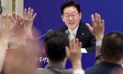 “2년차 국정 전력 질주… 신임 총리 한성숙 적격 판단” [李 취임 1년 기자회견]