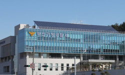 심야에 차로 바꾸던 택시, 도로 걷던 보행자 들이받아…70대 사망