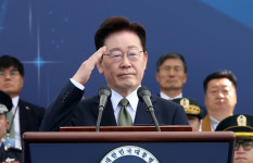 [속보] 李대통령 “DMZ 부상 장병 마음 무거워…남북 군사 긴장 낮추겠다”