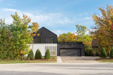 뾰족한 지붕·멋진 경관…동화에 나올 법한 별장