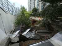 가산동 땅 꺼짐 사흘 만에 안전하다, 주민들은 못 믿겠다