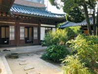 [friday] 파란 하늘 벗 삼아 성곽길 나들이… 오래된 골목 따라 뚜벅뚜벅, 옛집·맛집들이 반겨주네요