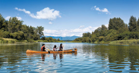 [friday] 카누에 몸을 싣고, 바람에 마음을 맡기세요… 하늘빛 호수 가르며 가을 만나러 갑니다