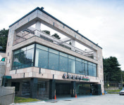 [friday] 살얼음 낀 빨간 국물, 바람처럼 온몸을 관통했다