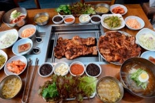[문득,궁금]고기엔 상추쌈, 깻잎은 왜 상추에 밀렸나
