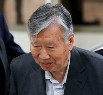 '횡령·배임 혐의' 부영 이중근 회장, 1심서 징역5년·벌금1억