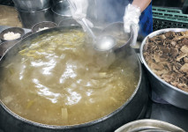 [아무튼, 주말] 서울 이문설농탕, 나주 하얀집, 안성 안일옥… 100년 넘게 이어온 국밥 내공