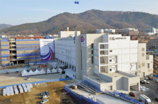 할인마트에 온 듯… 담배공장에 들어선 미술관