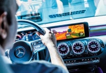 [Tech & BIZ] [테크의 Pick] 벤츠 운전석에 앉아 마리오 카트 게임을…