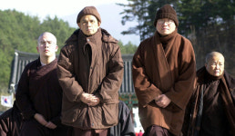 청소할 변소가 있어서 나는 충분히 행복했다