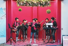 봄꽃 아래서 버스킹 듣자… 오늘부터 서울로 봄파티