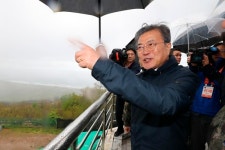 강원도서 文대통령 평화 핵심은 관광…금강산 재개 노력