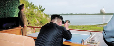 김정은 직접 발사 참관… 최근 수위 높여가며 3차례 軍행보