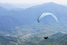 1100m 형제봉서 짜릿한 비행… 호리병 속 별천지 河東을 품다