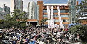 민노총, 시민 6000명 이용하는 문화회관 봉쇄… 외국인학교는 휴교