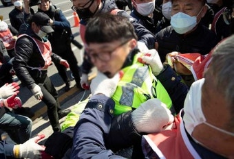 '국회 앞 폭력시위' 김명환 민주노총 위원장, 