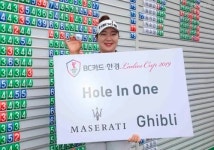 박신영, KLPGA 투어서 홀인원…1억대 마세라티 승용차 받아
