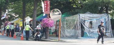 치워도 또 들어선다… 청와대 앞 좀비천막