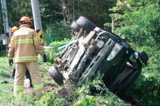 정원 초과 승합차, 급커브 돌다 참변…쪽파 심으러 가던 16명 사상