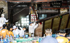 조례 만들어 식당서 춤추게 해주더니… 참사로 돌아왔다