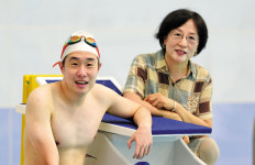 자유형 익히는 데만 1년… 포기 모르는 희망의 물살