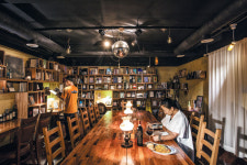 잠 못 드는 밤… 야간 개방 한옥·심야책방 가볼까