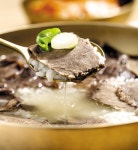 군내 없는, 덜어내고 덜어낸 국물… 시간 들여 끓여낸 맑고 바른 맛