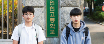 조국 보도 가짜뉴스라고 가르쳐… 정치교사 사과하세요