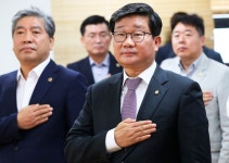 전해철 법무장관직, 다른 대안 없다면 마다 않겠다