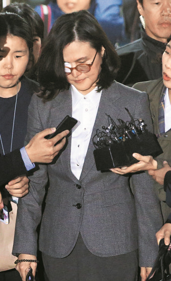정경심 58일만에 전격 구속…시민들 